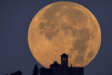 সবচেয়ে বড় সুপারমুন দেখা যাবে আজ