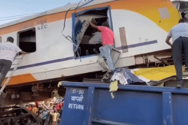 ভারতে দুই ট্রেনের সংঘর্ষে নিহত বেড়ে ১১