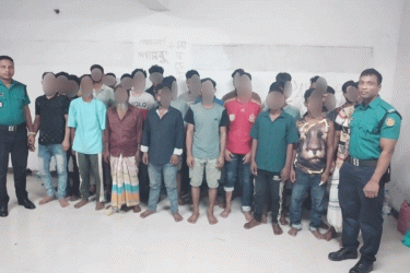 মোহাম্মদপুরে পুলিশের বিশেষ অভিযানে ২৬ জন গ্রেফতার