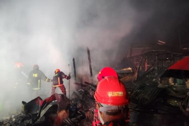 মহালছড়িতে আগুনে পুড়ে ছাই ১৮ দোকান