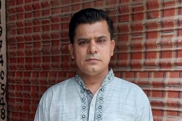 সরাইলে পুলিশের ওপর হামলা চালিয়ে যুবলীগ নেতাকে ছিনতাই