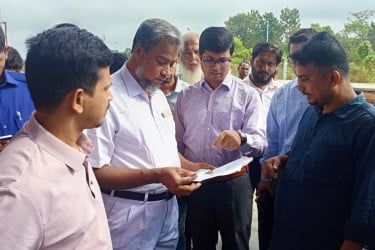 কসবা রেলস্টেশনে টিকিট কালোবাজারিদের বিরুদ্ধে অভিযান