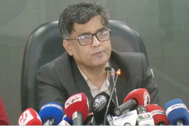 পাইলটের উড্ডয়নের ত্রুটির কারণে মাইলস্টোনে বিমান বিধ্বস্ত হয়