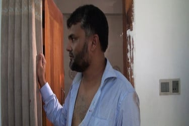 ঝিনাইদহে যুবলীগ সভাপতিকে মারপিট করে পুলিশের দিল জনতা