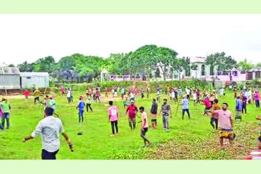 বিরোধকে কেন্দ্র করে পুরো এলাকা দুই ভাগে বিভক্ত