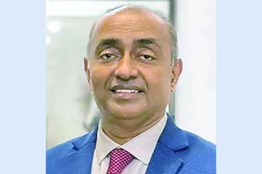 পদ ছেড়ে লড়বেন অ্যাটর্নি জেনারেল