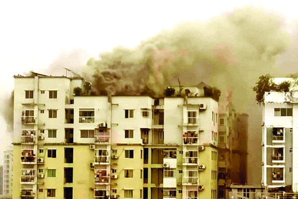 রাজধানীতে আবাসিক ভবনে অগ্নিকাণ্ড