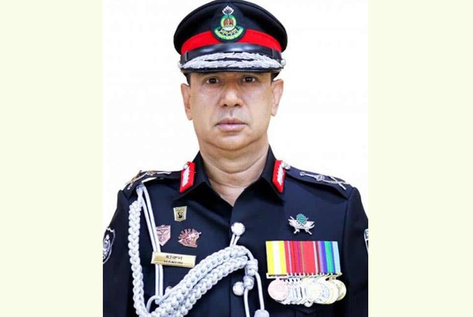 স্ত্রী-কন্যাসহ র‍্যাবের সাবেক ডিজি হারুনের দেশত্যাগে নিষেধাজ্ঞা