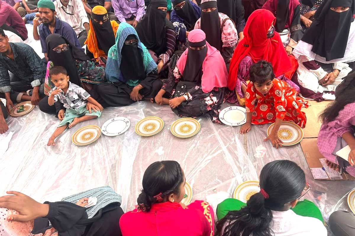 স্ত্রী-সন্তানদের নিয়ে অপসোনিনের ছাঁটাই শ্রমিকদের অবস্থান কর্মসূচি