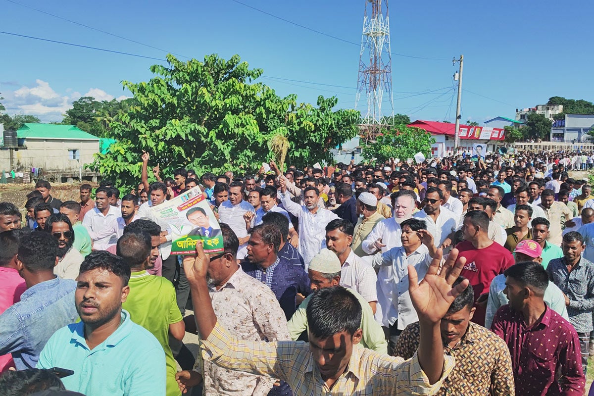 প্রতিদ্বন্দ্বীর মায়ের দোয়া নিয়ে গণসংযোগ শুরু করলেন বিএনপি প্রার্থী আনিসুল