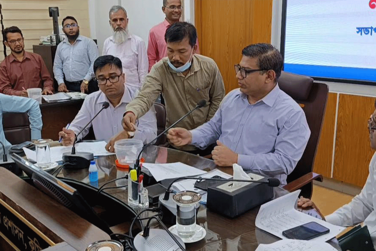 কুমিল্লায় ঘুষ-তদবির ছাড়া লটারিতে ৫৭ কর্মচারীর বদলি