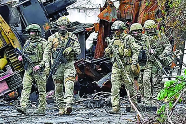 টাকার লোভেই মৃত্যুকূপে