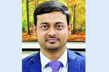 সংকটে আগুনে ঘি ঢেলে দেয় প্রথম আলো