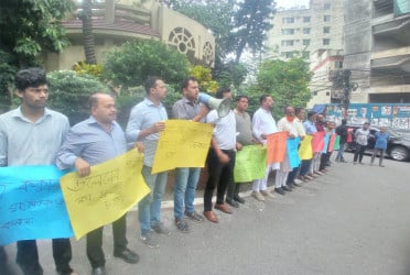 চট্টগ্রাম-কক্সবাজার মহাসড়ক ছয় লেনে উন্নীতের দাবিতে মানববন্ধন
