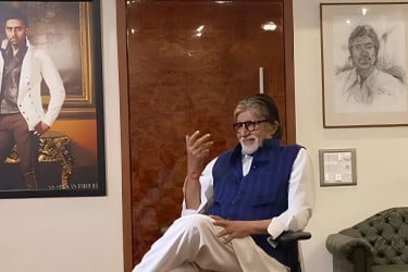 দুটি বিলাসবহুল ফ্ল্যাট বেচে দিলেন অমিতাভ বচ্চন