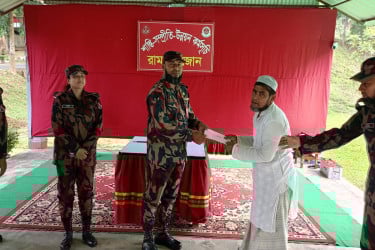 খাগড়াছড়ির রামগড়ে বিজিবির সহায়তা প্রদান