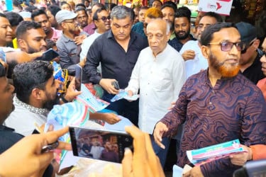 বিএনপিও গণভোট চায়, তবে একই দিনে