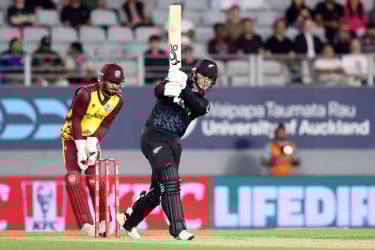 নাটকীয় জয়ে সিরিজে ফিরল নিউজিল্যান্ড