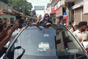 ঝালকাঠিতে ইলেন ভুট্টোর গণসংযোগ