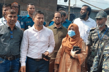 গাজীপুরে রেলওয়ের জমি থেকে অবৈধ স্থাপনা উচ্ছেদ