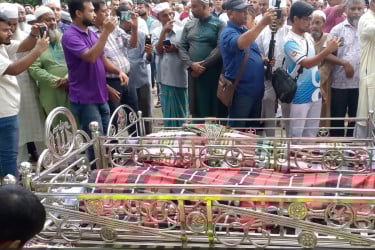 কুমিল্লার সেই দুই পরিবারে কান্নার মানুষও নেই!