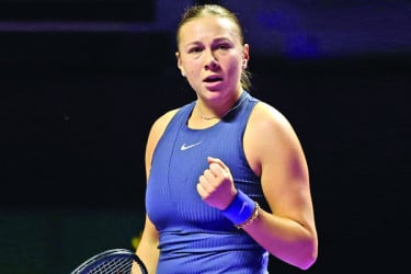 সুয়াটেককে হারিয়ে সেমিফাইনালে