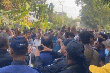 লক্ষ্মীপুরে ইটভাটায় অভিযান, প্রতিরোধের মুখে ফিরে এলেন কর্মকর্তারা