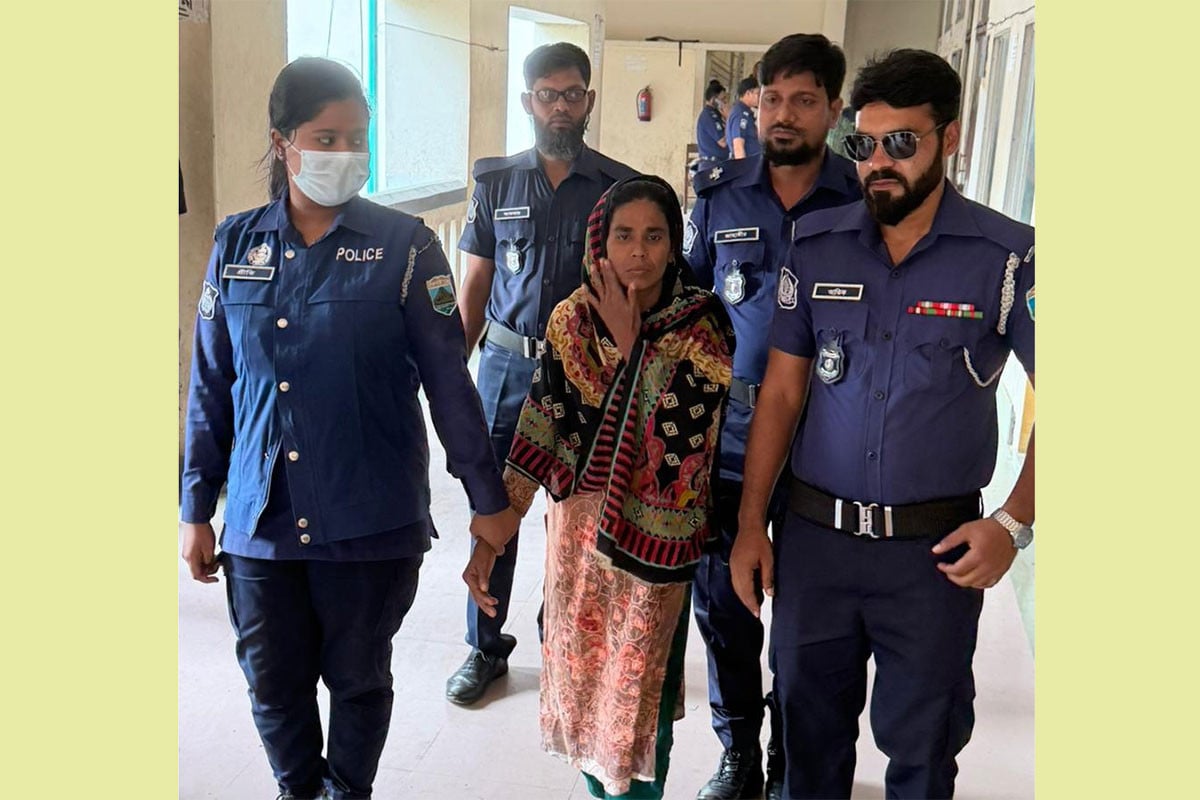 আলোচিত সেই বিড়াল হত্যাকারী নারী আটক