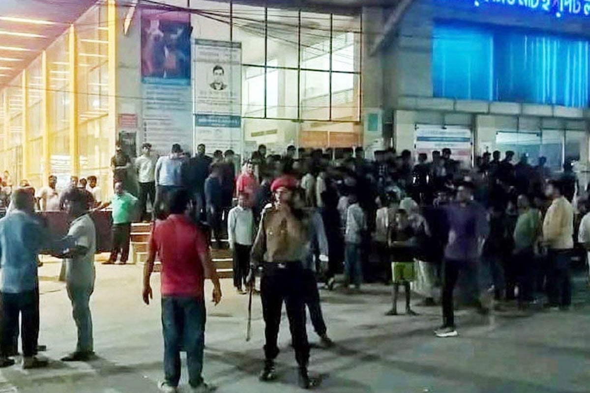 মৃত রোগীকে জীবিত দেখিয়ে আইসিইউতে রাখার অভিযোগ, স্বজনদের বিক্ষোভ