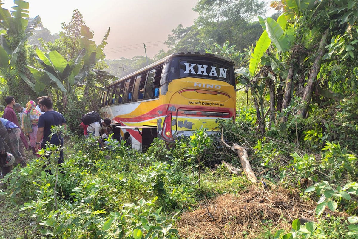 ঝালকাঠিতে পৃথক সড়ক দুর্ঘটনায় র‌্যাব সদস্যসহ নিহত ২