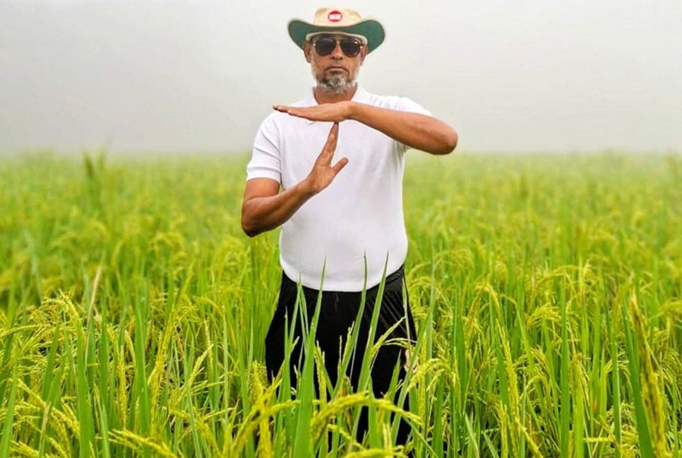 মনোনয়ন না পেয়ে আম্পায়ারের ভঙ্গিতে রিভিউ আবেদন বিএনপি নেতার