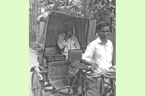 ভাইয়ের সঙ্গে মারামারি করতে মাইকে ঘোষণা