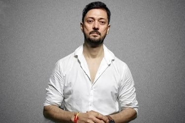 হাতে কাজ নেই, অভিনেতা এখন মুদিদোকানি