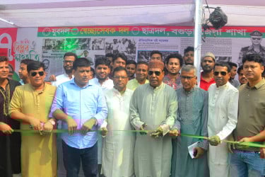 জাতীয় বিপ্লব ও সংহতি দিবসে বগুড়ায় স্থিরচিত্র প্রদর্শনী