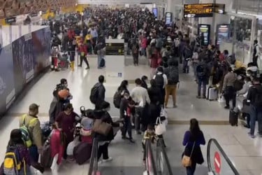 দিল্লিতে শতাধিক ফ্লাইট বিলম্ব, দুর্ভোগ চরমে