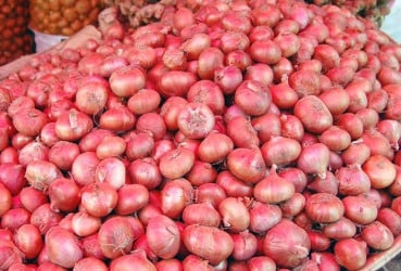 রাজধানীতে সবজি স্থিতিশীল, অস্থির পেঁয়াজের বাজার