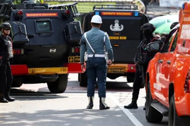 ইন্দোনেশিয়ার মসজিদে বিস্ফোরণে আহত ৫০