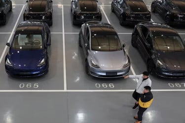 চীনে টেসলার স্বয়ংক্রিয় গাড়ি চালনা সফটওয়্যার অনুমোদন পেতে পারে