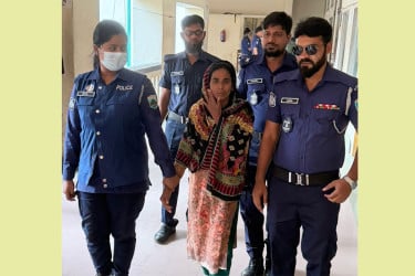 আলোচিত সেই বিড়াল হত্যাকারী নারী আটক