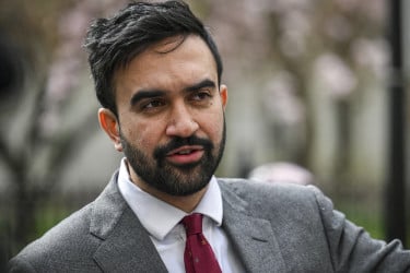 ২৬ বিলিয়নিয়ার ২২ মিলিয়ন ঢেলেও মামদানিকে ঠেকাতে পারেনি!