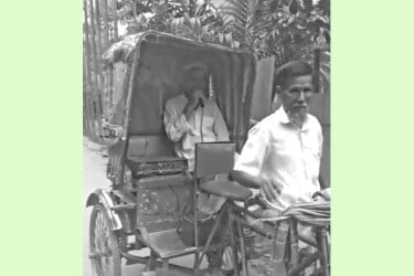 ভাইয়ের সঙ্গে মারামারি করতে মাইকে ঘোষণা