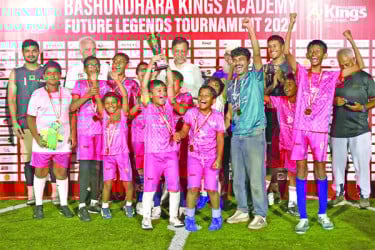 ঠিক পথেই আছে খুদে কিংসরা