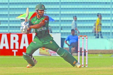 সিরিজে পিছিয়ে গেলেন যুবারা