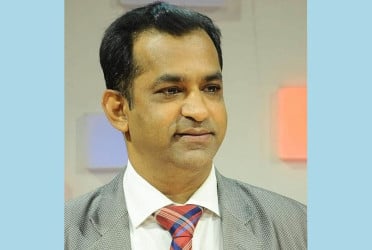 ঘি খেতে চাইলে চামচ দিয়ে ভদ্রভাবে খান : ডা. সায়ন্থ