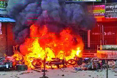 ফরিদপুরে সংঘর্ষ, সড়ক অবরোধ চট্টগ্রামে