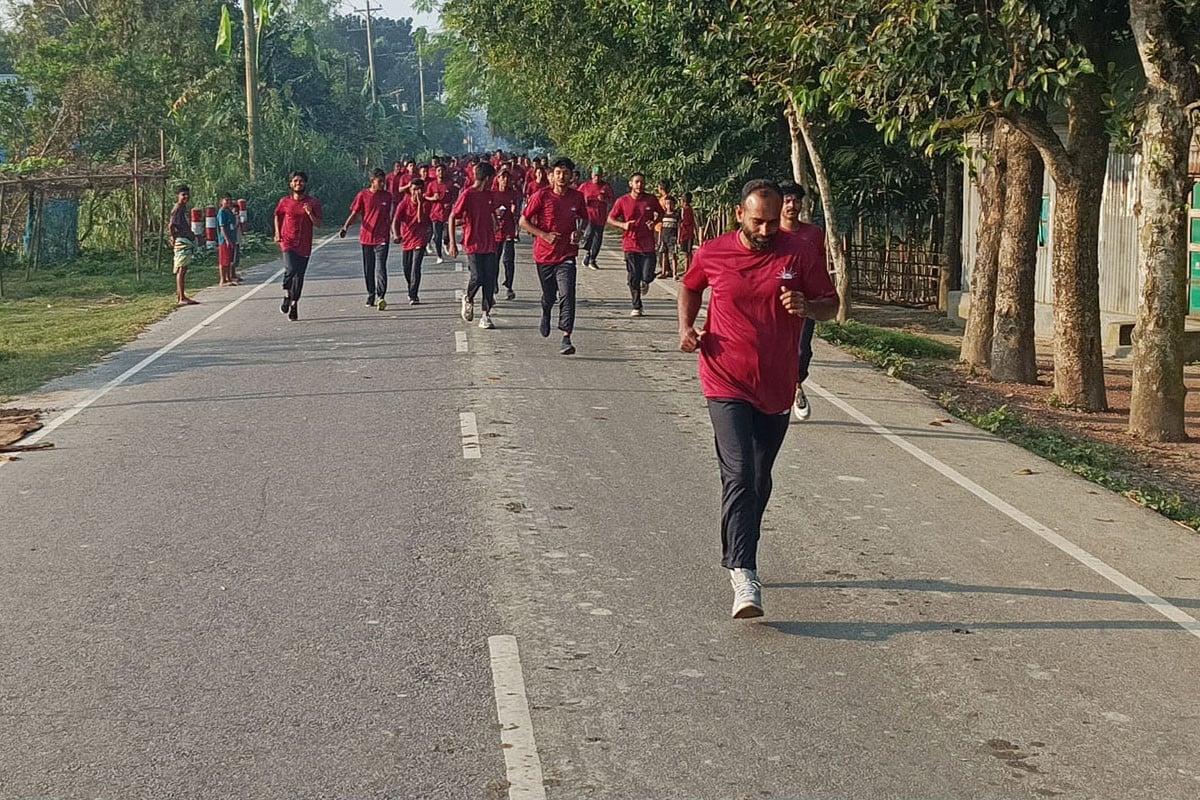 জামালপুরে ৬শ দৌড়বিদের অংশগ্রহণে ম্যারাথন অনুষ্ঠিত