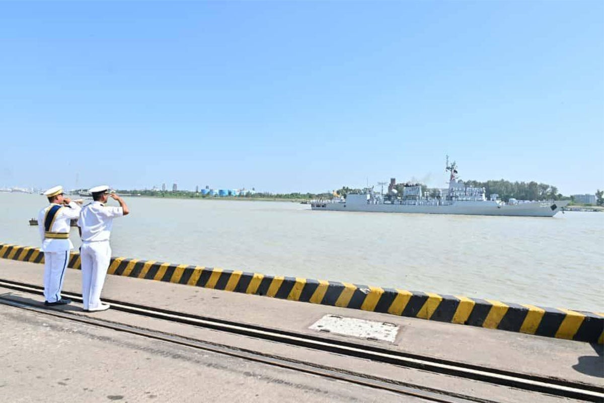 শুভেচ্ছা সফরে চট্টগ্রাম বন্দরে পাকিস্তান নৌবাহিনীর জাহাজ
