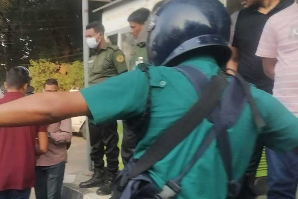 যমুনামুখী প্রাথমিক শিক্ষকদের মিছিলে পুলিশের বাধা