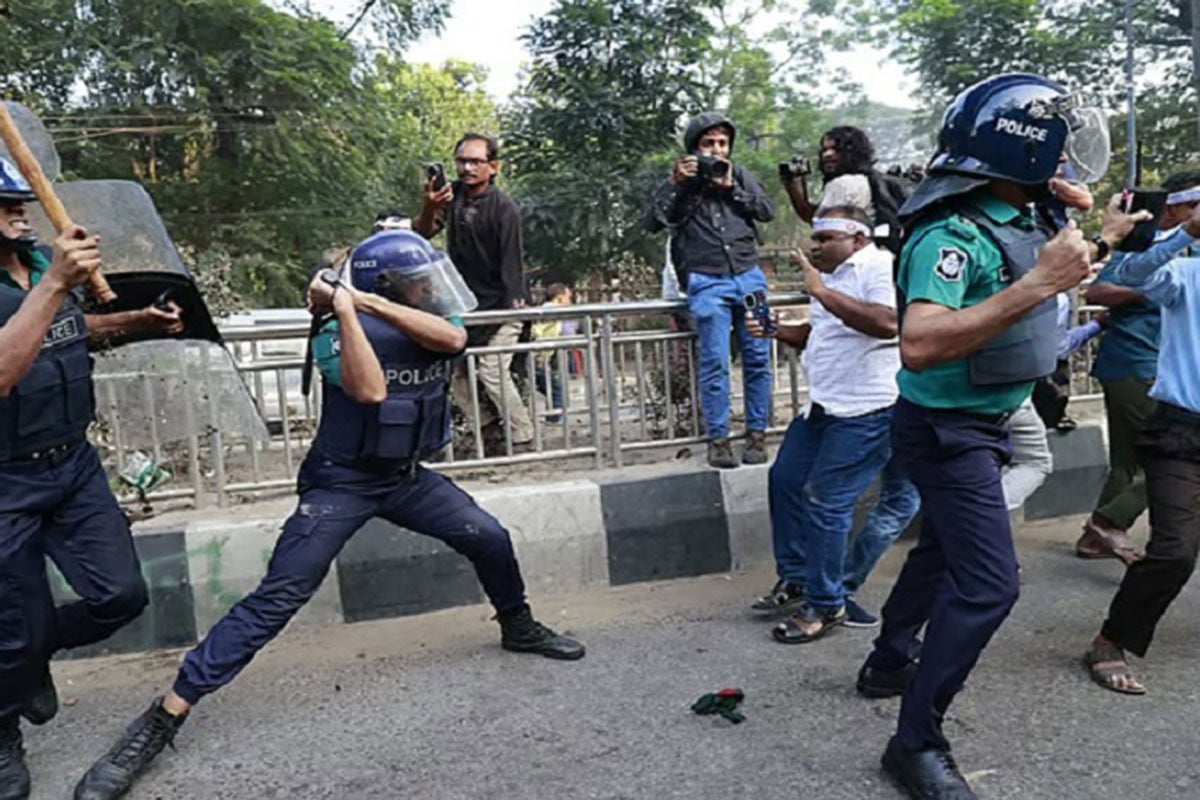 অনির্দিষ্টকালের জন্য পাঠদান বন্ধের ঘোষণা শিক্ষকদের