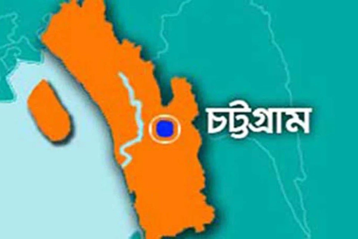 সীতাকুন্ডে ১১ ঘণ্টা পর ট্রেনের লাইনচ্যুত বগি উদ্ধার